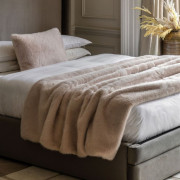 Maple Faux Fur Throw – Oatmeal